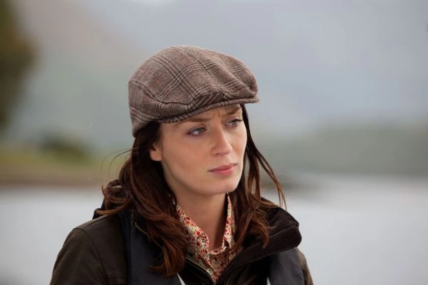 Emily Blunt en la-pesca-del-salmon-en-yemen