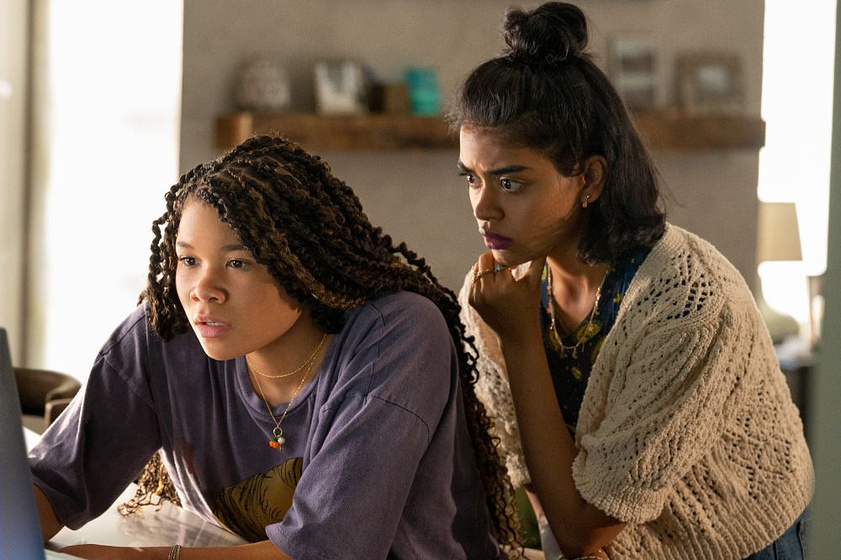 Storm Reid y Megan Suri en Missing