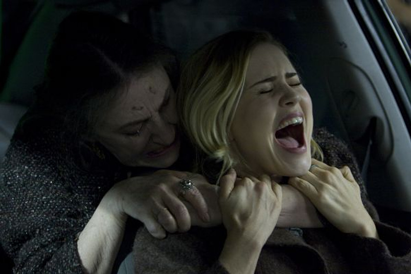 Alison Lohman y Lorna Raver en Arrástrame al Infierno