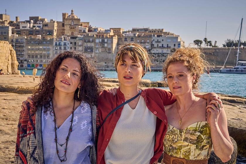 Anja Antonowicz, Katharina Nesytowa y Claudia Kottal en Un Verano en Malta