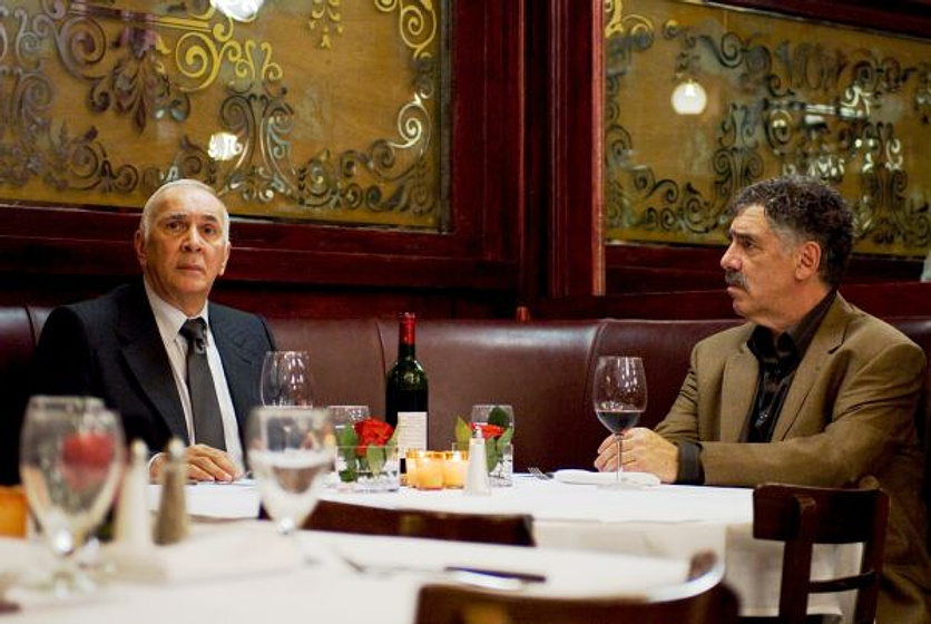 Frank Langella y Elliott Gould en The Caller