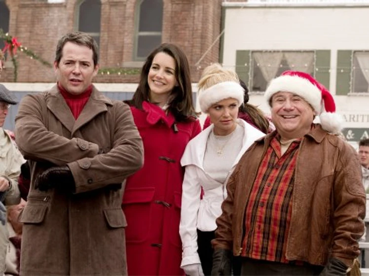Danny DeVito, Matthew Broderick, Kristin Chenoweth y Kristin Davis en Un Vecino con Pocas Luces