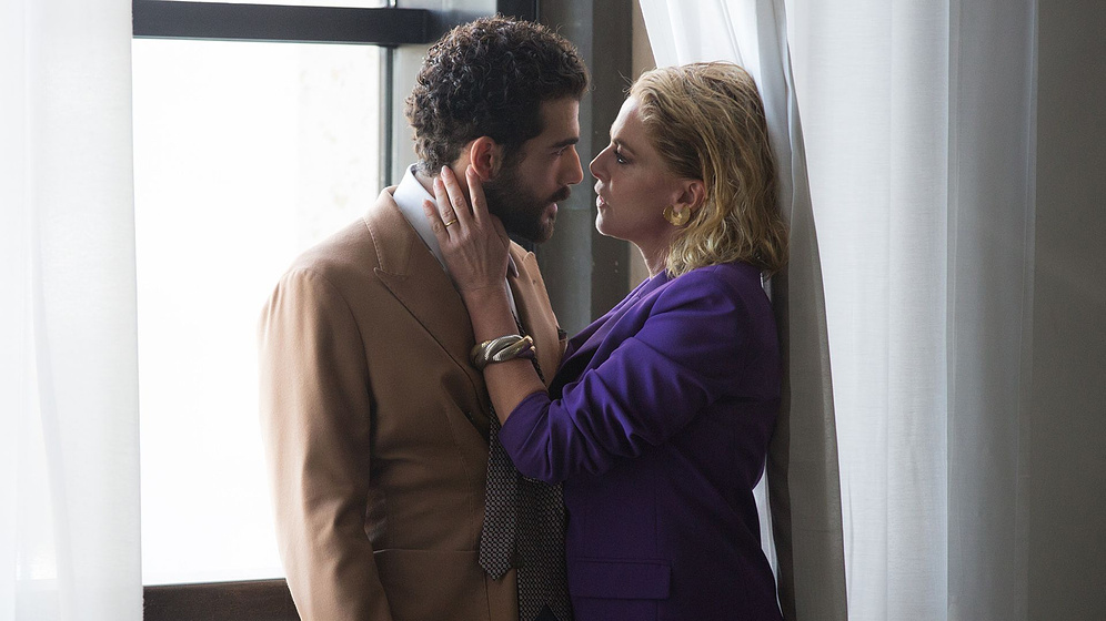 Claudia Gerini y Andrea Di Luigi en The Body