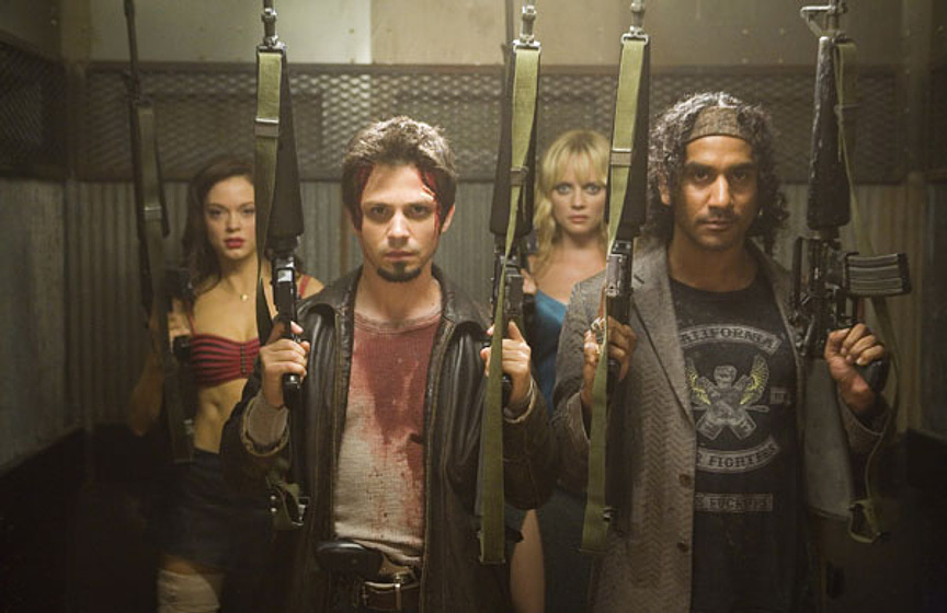 Rose McGowan, Naveen Andrews, Marley Shelton y Freddy Rodríguez en Planet Terror