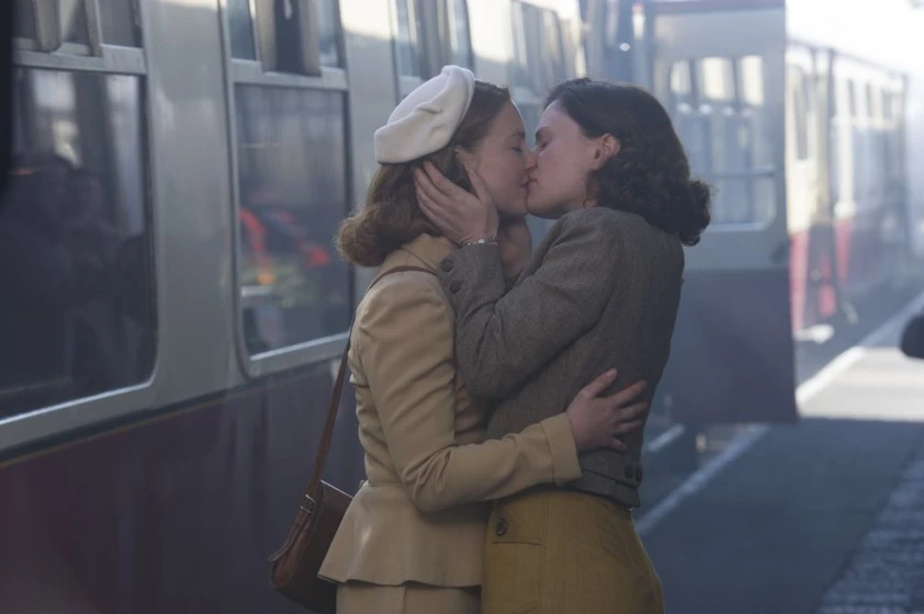 Anna Paquin y Holliday Grainger en el-secreto-de-las-abejas