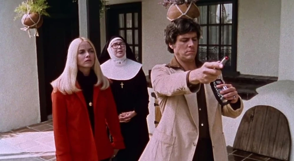 Sue Lyon, Kirk Scott y Liz Ross en ano-1999-el-fin-del-mundo