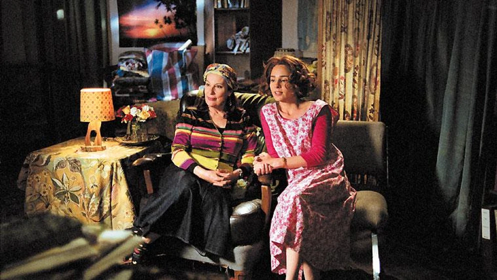 Bernadette Lafont y Anouk Grinberg en les-petites-couleurs