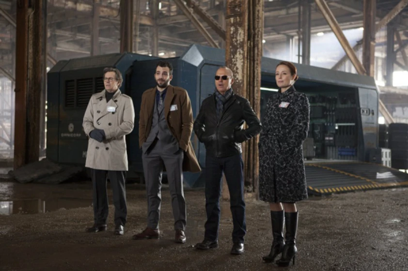 Michael Keaton, Gary Oldman, Jennifer Ehle y Jay Baruchel en Robocop