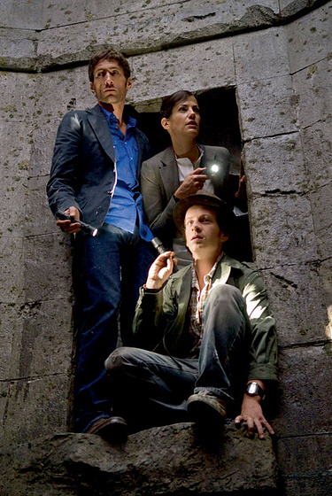 Benjamin Sadler, Fabian Busch y Bettina Zimmermann en El Código de Carlomagno