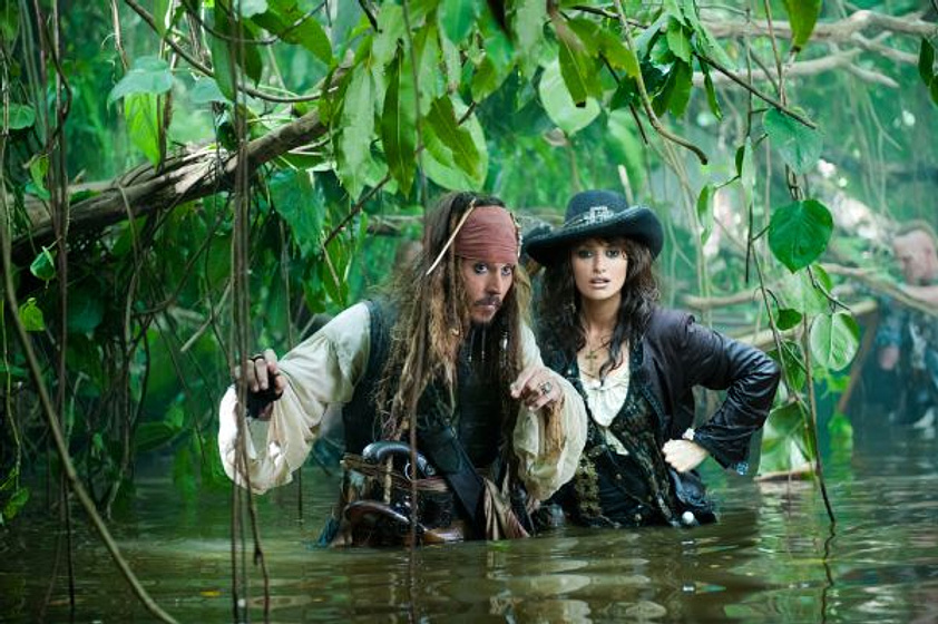Johnny Depp y Penélope Cruz en Piratas del Caribe: En Mareas Misteriosas