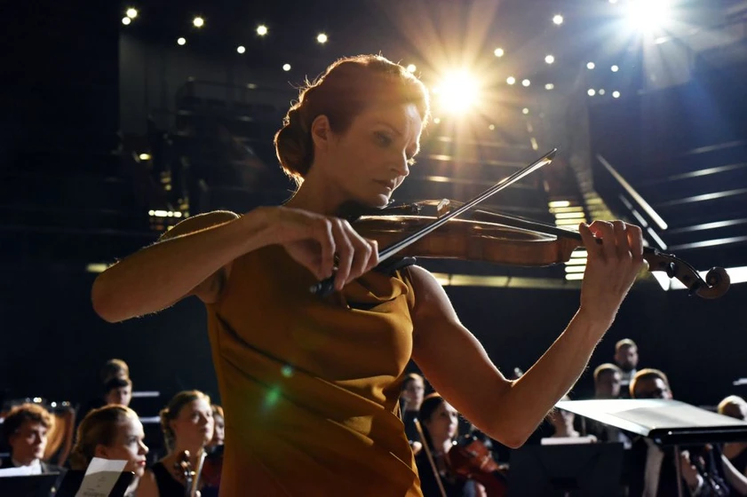Matleena Kuusniemi en la-violinista