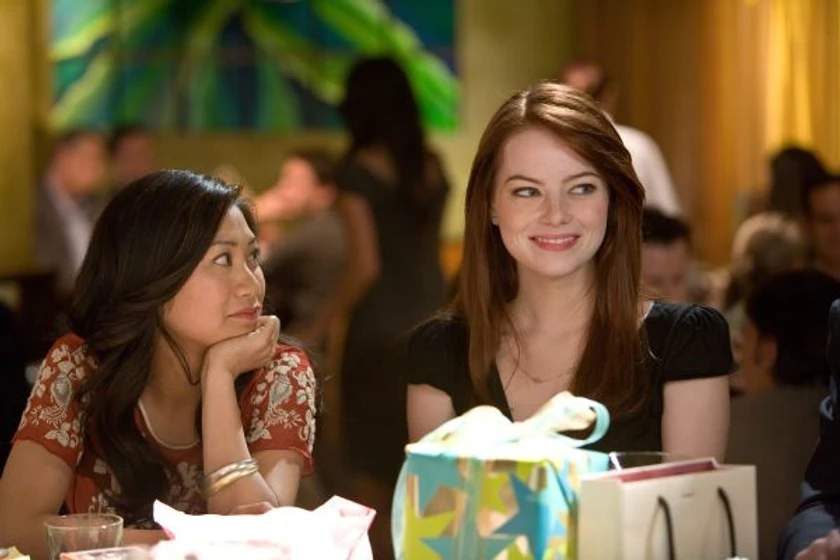Emma Stone y Liza Lapira en crazy-stupid-love