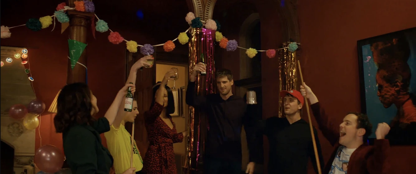 Antonia Clarke, Joshua McGuire, Georgina Campbell, Graham Dickson y Tom Stourton en todos-me-odian