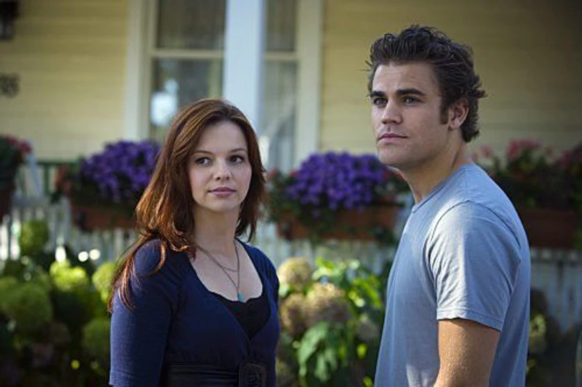Amber Tamblyn y Paul Wesley en la-hija-de-los-russell
