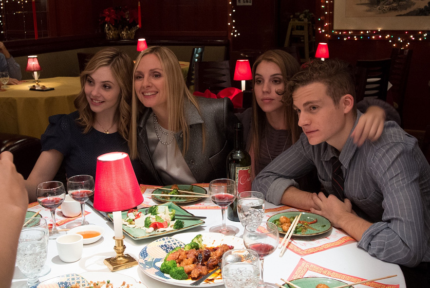 Hope Davis, Morgan Griffin, Ben Rosenfield y Adelaide Kane en Más Allá de las Palabras
