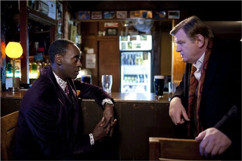 Don Cheadle y Brendan Gleeson en el-irlandes