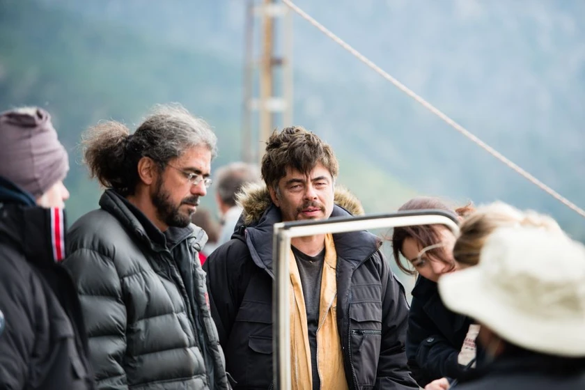 Fernando León de Aranoa y Benicio Del Toro en un-dia-perfecto-2014 (Rodaje)