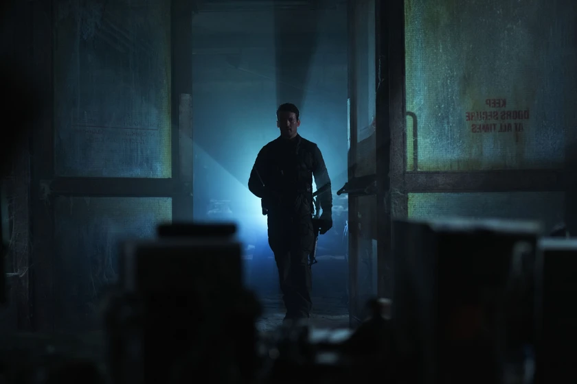 Miles Teller en el-abismo-secreto