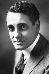 picture of actor Tom Chatterton