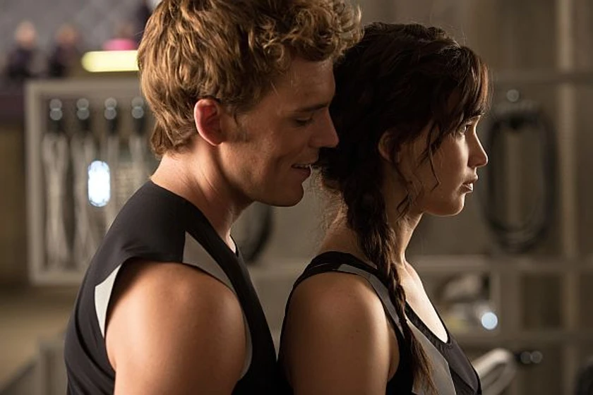 Jennifer Lawrence y Sam Claflin en Los Juegos del Hambre. En Llamas