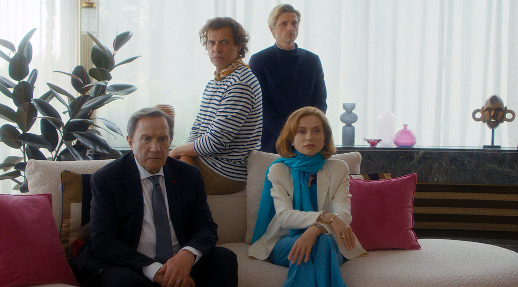 Isabelle Huppert, André Marcon, Laurent Lafitte y Raphaël Personnaz en La Mujer más Rica del Mundo