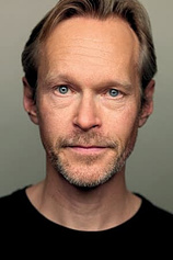 photo of person Steven Mackintosh