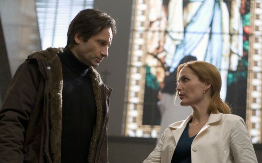 David Duchovny y Gillian Anderson en X-Files. Creer es la Clave