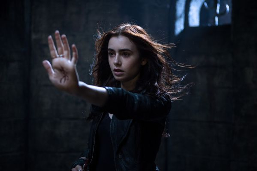 Lily Collins en Cazadores de sombras: Ciudad de hueso
