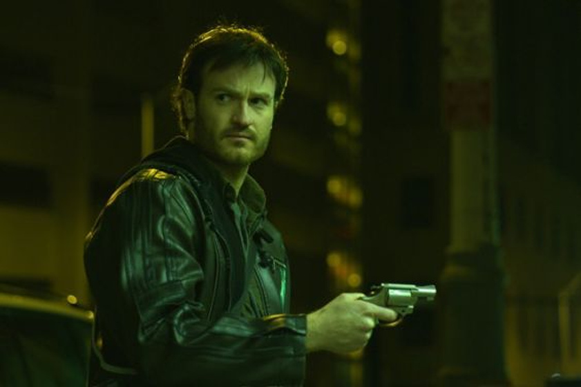 Josh Lawson en Crave