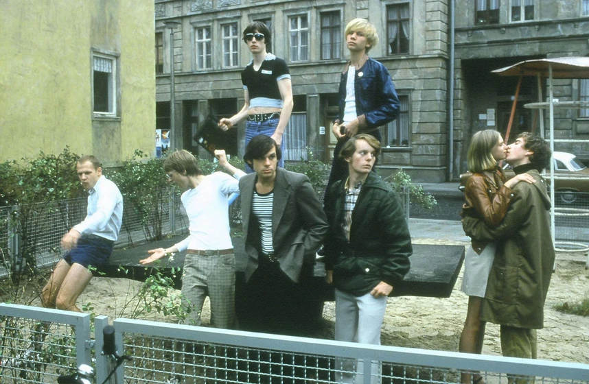Robert Stadlober, Alexander Beyer, Alexander Scheer, Lena Lauzemis, Patrick Güldenberg, David Muller y Martin Moeller en la-avenida-del-sol