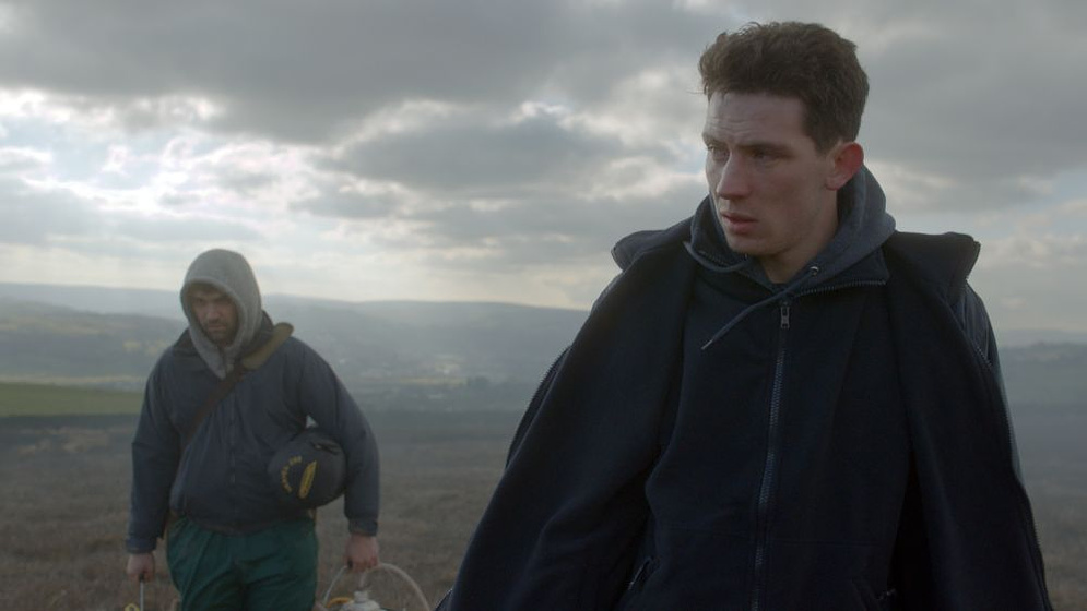 Josh O'Connor y Alec Secareanu en Tierra de Dios