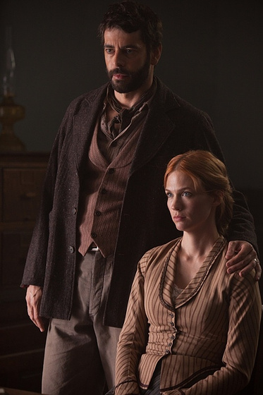 Eduardo Noriega [II] y January Jones en Sweetwater