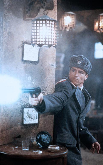 Arnold Schwarzenegger en Danko, Calor Rojo