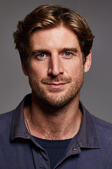 picture of actor Tom Stourton