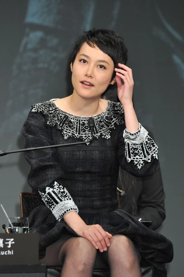 Rinko Kikuchi en la-leyenda-del-samurai-47-ronin (Premiere en Tokyo. 2013)