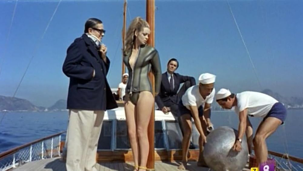 Margaret Lee y Elio Guerriero en Dick Smart 2.007