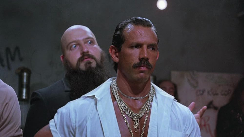 Joseph Gonzalez y Ari M. Roussimoff en Frankenputa (Vicios Diabólicos)