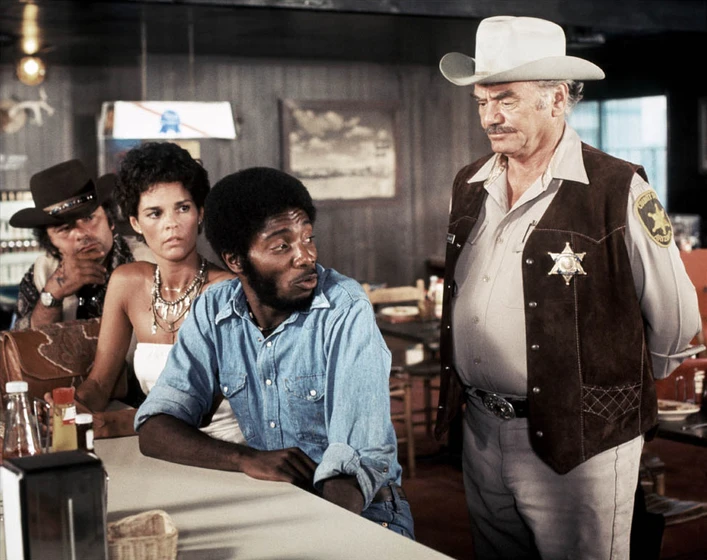 Kris Kristofferson, Ernest Borgnine, Madge Sinclair y Ali MacGraw en Convoy