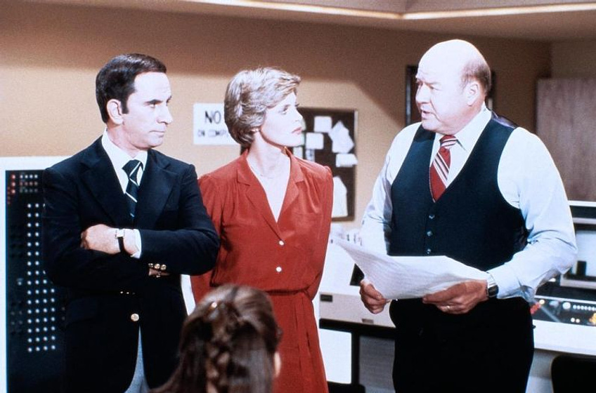Dana Elcar, Don Adams y Andrea Howard en El Disparatado Super Agente 86