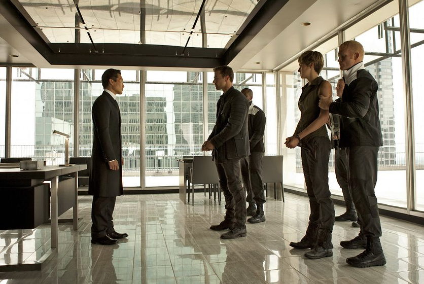 Daniel Dae Kim, Shailene Woodley y Theo James en Insurgente