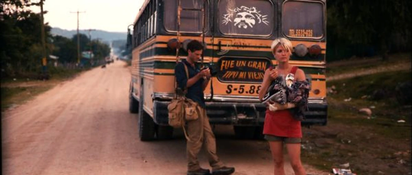 Scoot McNairy y Whitney Able en monsters