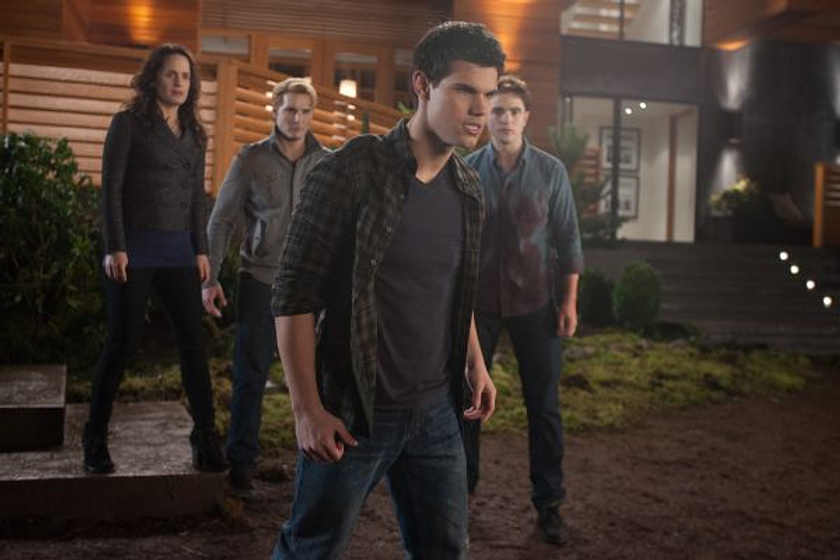 Peter Facinelli, Robert Pattinson, Elizabeth Reaser y Taylor Lautner en La Saga Crepúsculo: Amanecer - Parte 1
