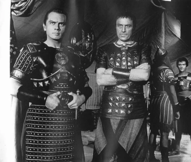 Yul Brynner y Jack Gwillim en salomon-y-la-reina-de-saba