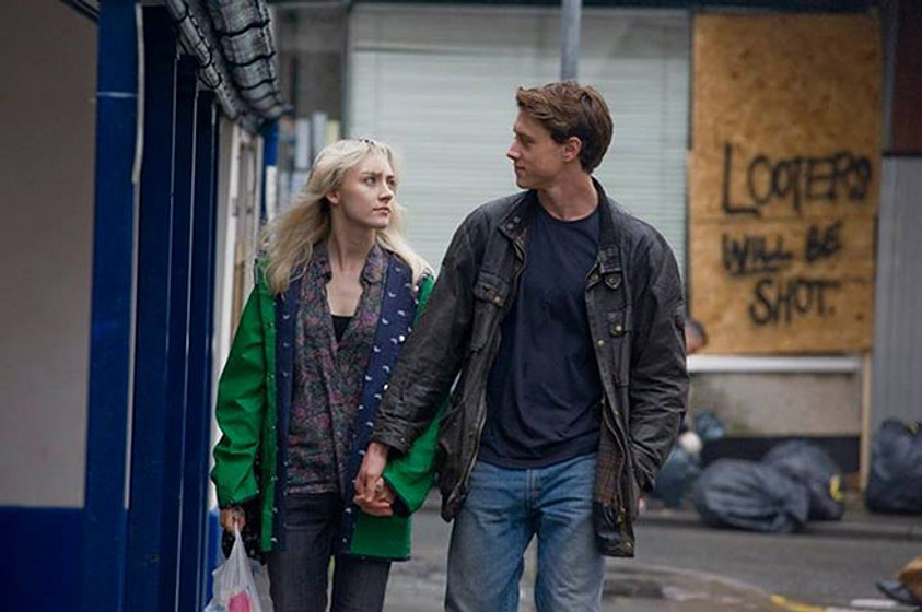 Saoirse Ronan y Tom Holland [X] en Mi Vida Ahora