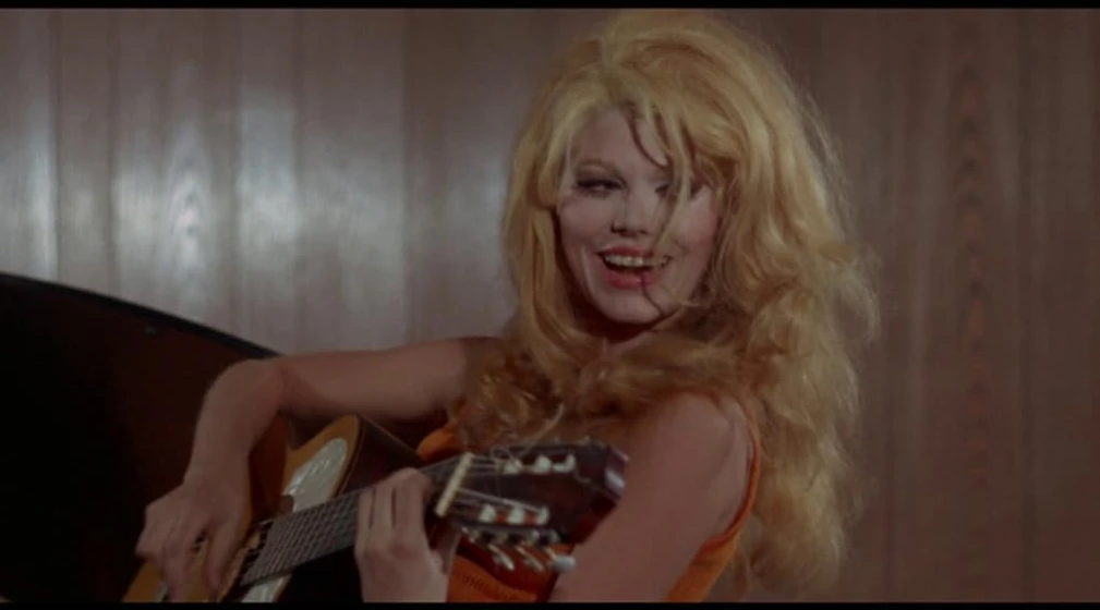 Charo Baeza en tiger-by-the-tail