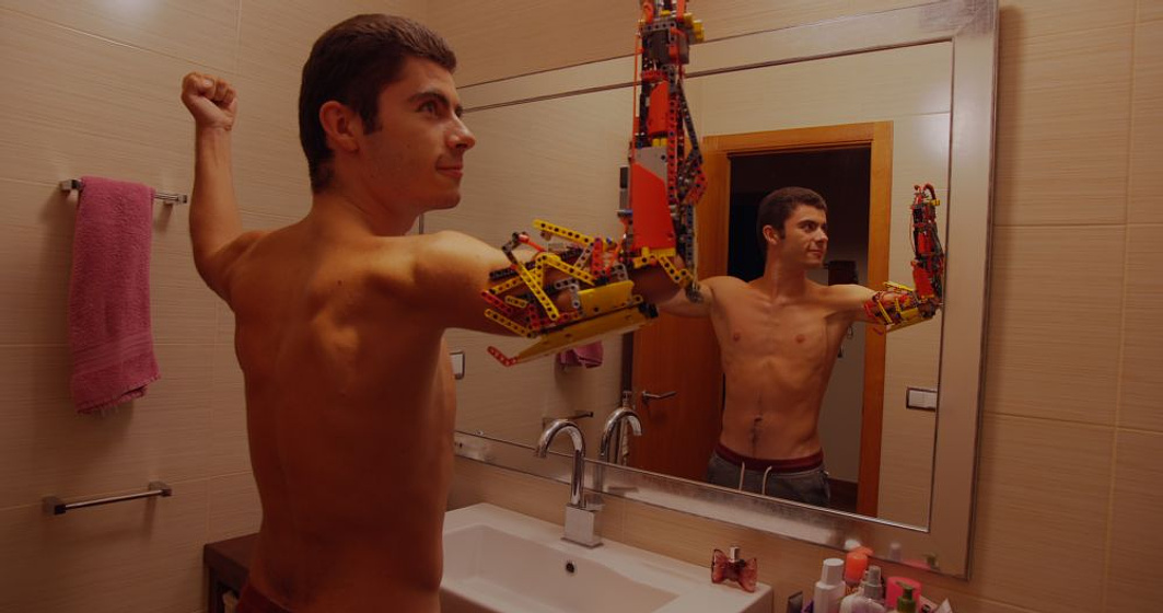 David Aguilar en Mr. Hand Solo