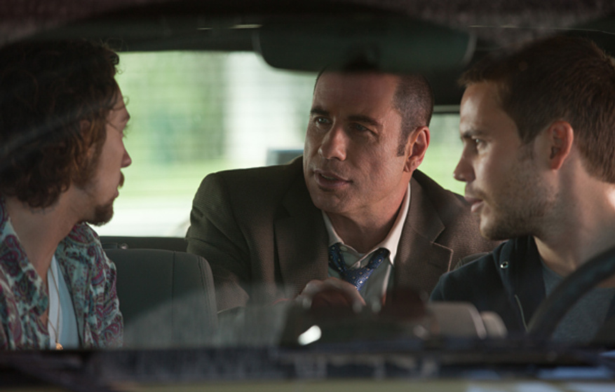 John Travolta, Emile Hirsch y Aaron Taylor-Johnson en Salvajes