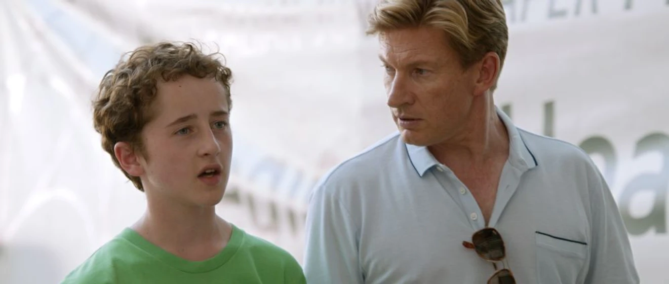 David Wenham y Nicholas Bakopoulos-Cooke en aviones-de-papel