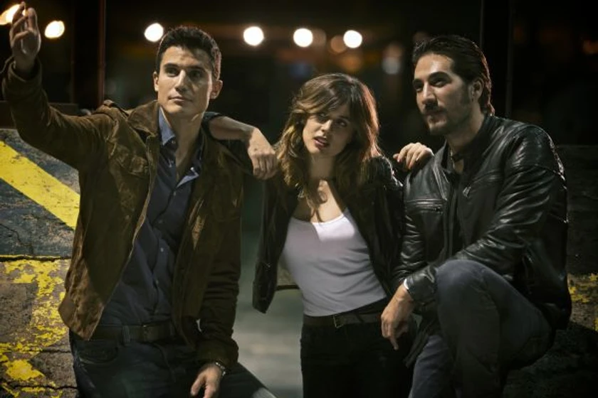 Alex González, Adriana Ugarte y Alberto Ammann en Combustión