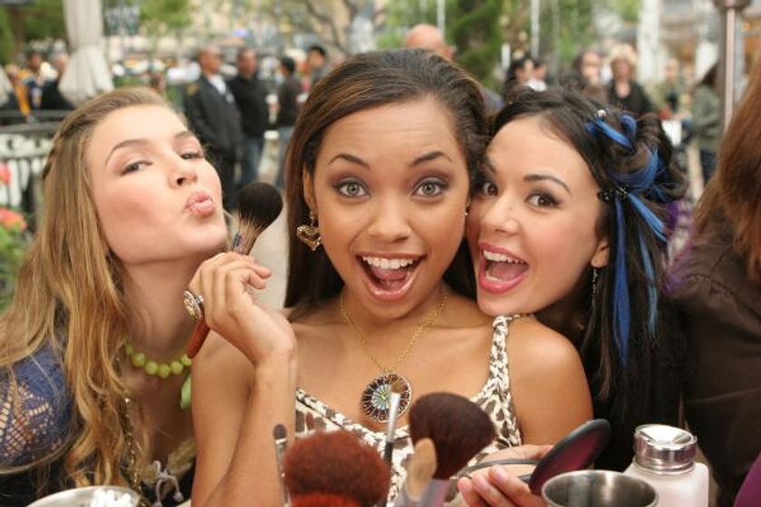 Logan Browning en Bratz. La película